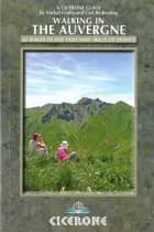 Walking in the Auvergne: 42 Walks in the Volcanic Hills of France af Rachel Crolla