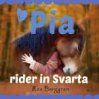 Pia rider in Svarta af Eva Berggren