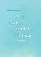 Med skyer under fødderne af Marianne Larsen