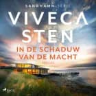 In de schaduw van de macht af Viveca Sten
