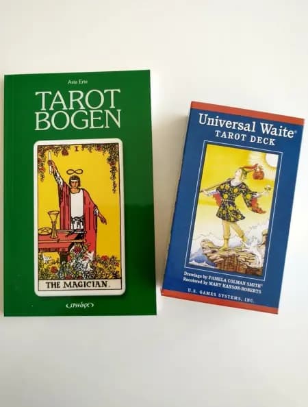 Begyndere Tarot sæt (DK bog + ENG. kort) af Asta Erde