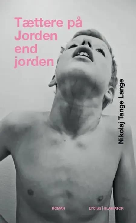 Tættere på Jorden end jorden af Nikolaj Tange Lange